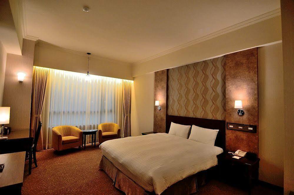 Royal Chiayi Hotel Exterior foto